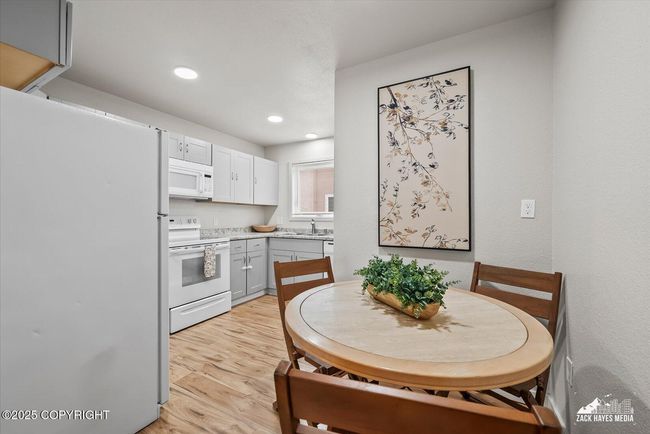 Dining area | Image 6