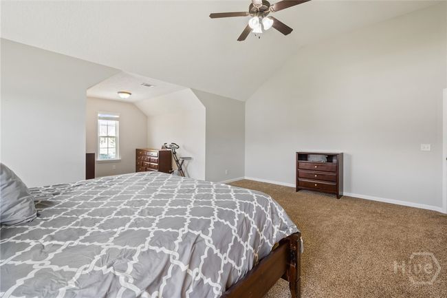 Vaulted ceiling with refreshing lighted fan. | Image 22