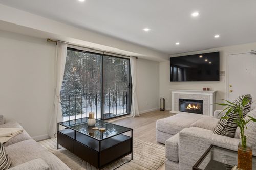 apt-10-4 Brookside Dr, Exeter, NH, 03833-1644 | Card Image