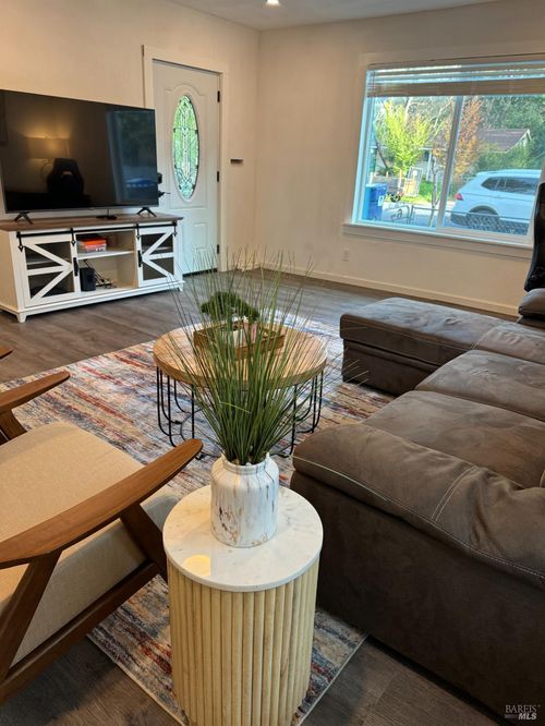 674 Willow Avenue, Ukiah, CA, 95482 | Card Image