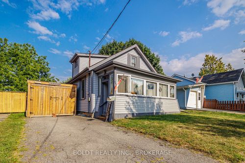 66 Chapel St N, Thorold, ON, L2V2E6 | Card Image