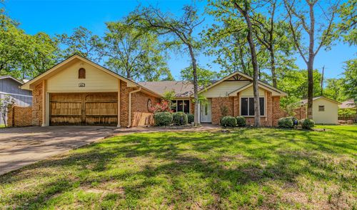 223 Enchanted Dr, Enchanted Oaks, TX, 75156-8302 | Card Image