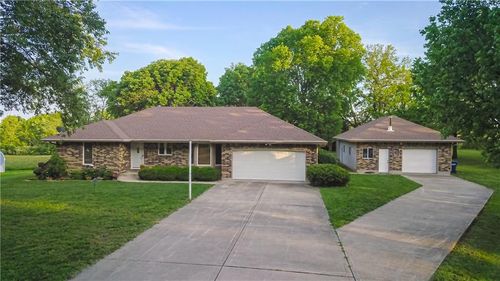 607 Sunset Dr, Smithville, MO, 64089-8409 | Card Image