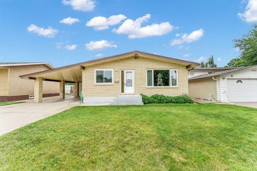 2689 Thompson Crescent Se, Medicine Hat, AB, T1B1C5 | Card Image