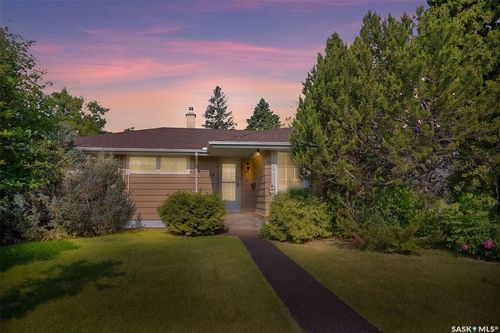 20 Montgomery Rd, Regina, SK, S4S5C4 | Card Image