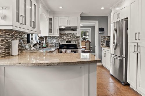 15042 85a Ave, Surrey, BC, V3S6A5 | Card Image