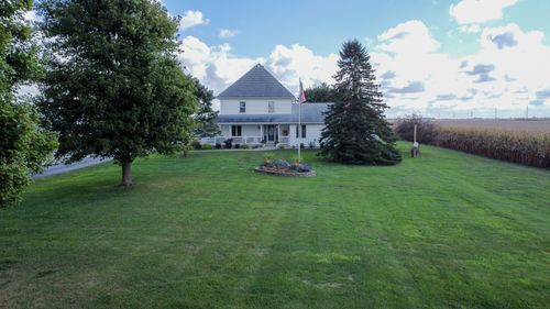 1718 N 1800 East Rd, Watseka, IL, 60970-7638 | Card Image