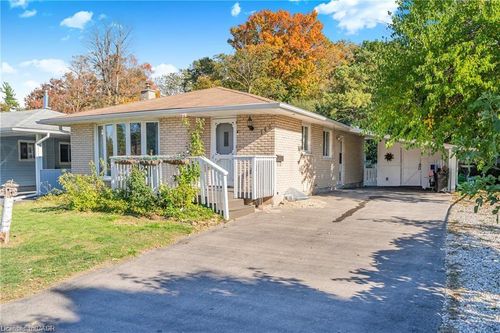 upper-146 Appalachian Cres, Kitchener, ON, N2E1A4 | Card Image