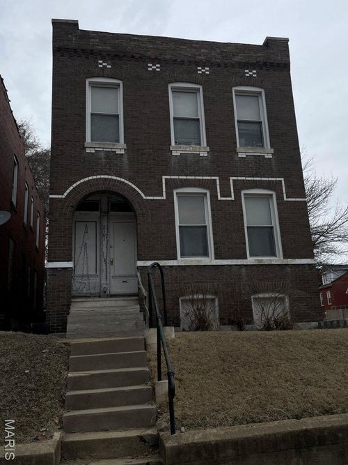 2101 Chippewa St, Saint Louis, MO, 63118-4129 | Card Image