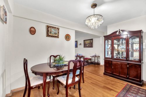 4c-3326 82nd St, Jackson Heights, NY, 11372-1414 | Card Image