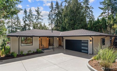 2810 177th Ave Ne, Redmond, WA, 98052-5826 | Card Image