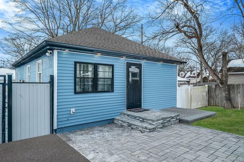 158 Mohawk St, Ronkonkoma, NY, 11779-3528 | Card Image