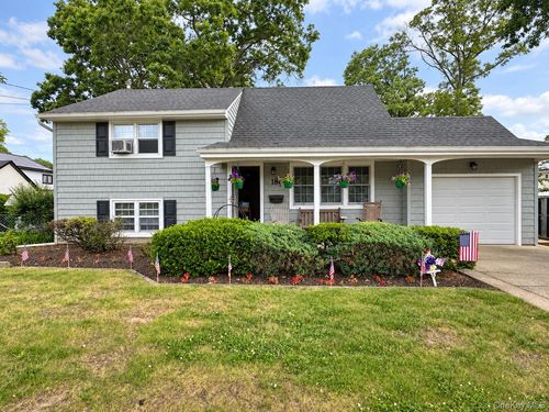 186 Midwood Road, West Babylon, NY, 11704 | Card Image