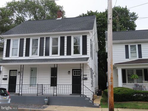 828 Broad St, CHAMBERSBURG, PA, 17201-1291 | Card Image