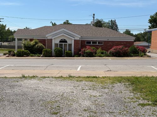 201 W Broadway Blvd, Johnston City, IL, 62951-1427 | Card Image