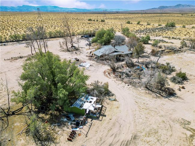 45200 Camelot Drive, House other with 2 bedrooms, 2 bathrooms and 2 parking in Yermo CA | Image 11