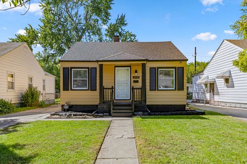 19130 Woodcrest St, Harper Woods, MI, 48225-2016 | Card Image