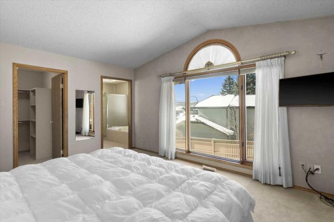 123 Scenic Ridge Court Nw, Home with 4 bedrooms, 3 bathrooms and 4 parking in Calgary AB | Image 17