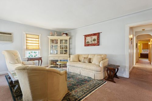 4 Franklin St, Hicksville, NY, 11801-1326 | Card Image