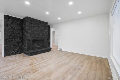 20128 Vaughan Street, Detroit, MI, 48219 | Card Image