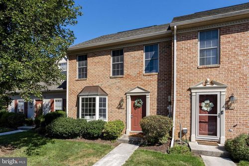 325 Stonehedge Ln, Mechanicsburg, PA, 17055-7004 | Card Image