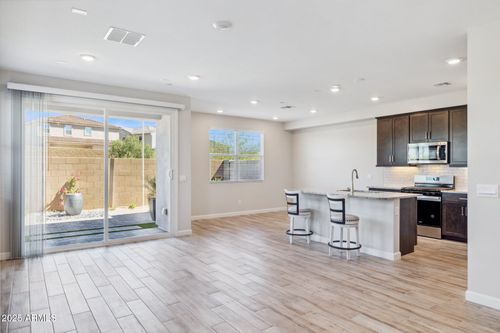 5830 E Zachary Dr, Phoenix, AZ, 85054-5843 | Card Image