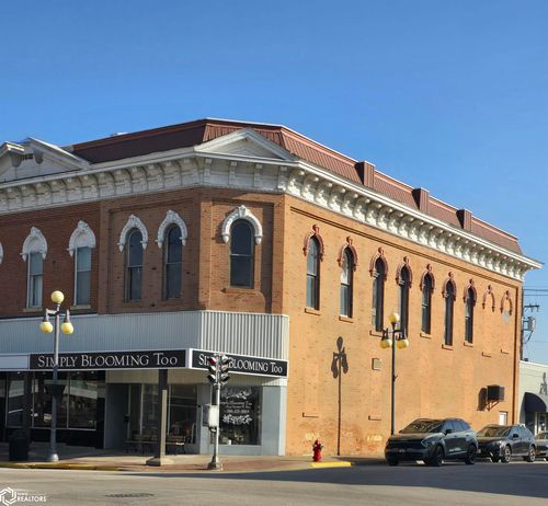 122 W 4th St, Vinton, IA, 52349-1120 | Card Image