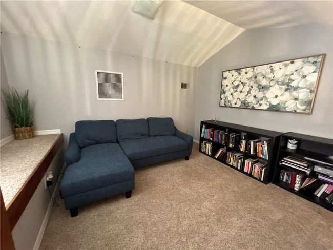 4135 Nw 16 Th Dr, Townhouse with 3 bedrooms, 2 bathrooms and null parking in GAINESVILLE FL | Image 12