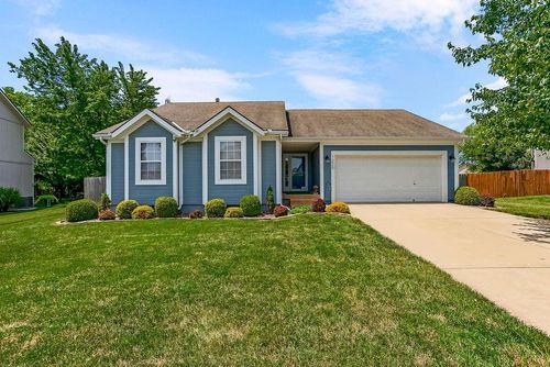 1229 Starbrooke Dr, Louisburg, KS, 66053-4142 | Card Image