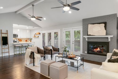 2101 Falcon Hill Dr, Austin, TX, 78745-3521 | Card Image