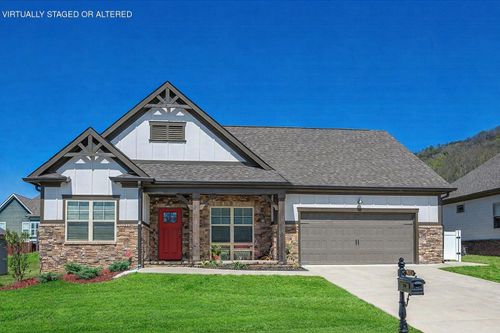 9015 Seven Lakes Dr, Ooltewah, TN, 37363-4979 | Card Image