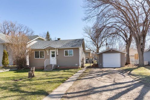 640 Centre Street, Brooks, AB, T1R0M7 | Card Image