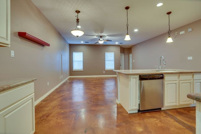 617 E Worth St, House other with 3 bedrooms, 2 bathrooms and null parking in Grapevine TX | Image 11