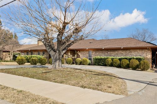 2402 Scott Mill Rd, Carrollton, TX, 75006-1716 | Card Image