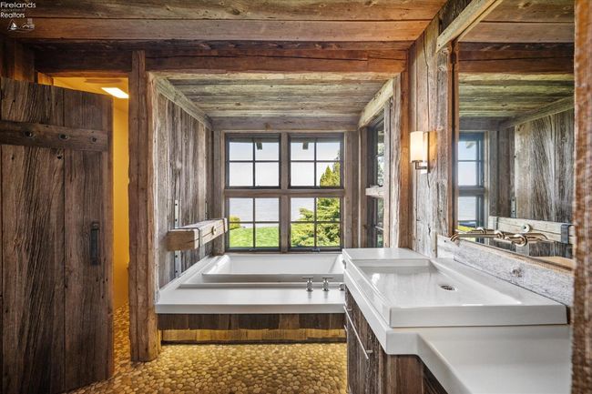 4917 E Cliff Rd, House other with 3 bedrooms, 5 bathrooms and 2 parking in Port Clinton OH | Image 49