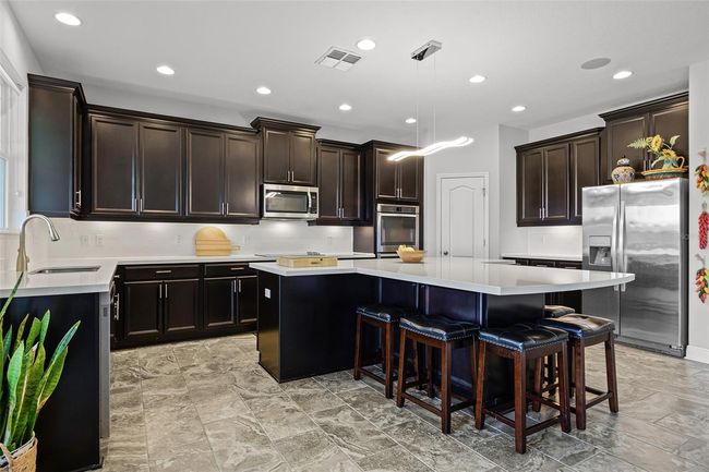 Lots of Cabinets | Image 18