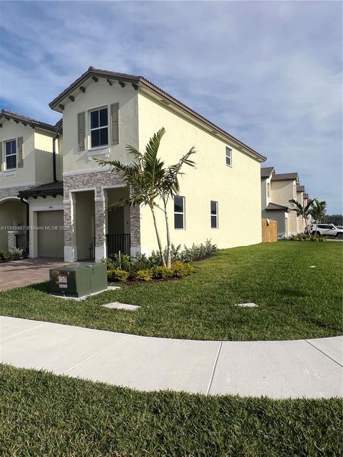 2463-2463 Se 29th Dr, Homestead, FL, 33035-2023 | Card Image