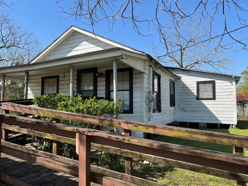 103 Avenue I, El Campo, TX, 77437-3927 | Card Image