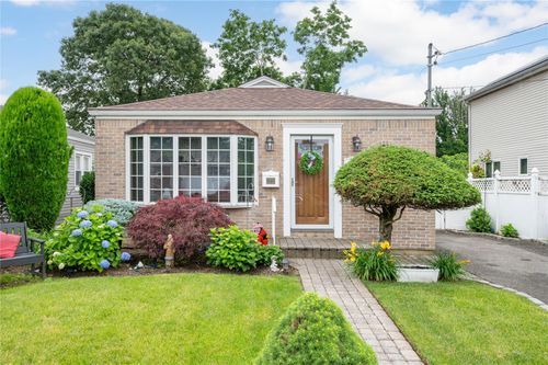 530 Willow St, South Hempstead, NY, 11550-8019 | Card Image