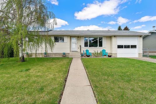 3731 50 Ave, Innisfail, AB, T4G1J2 | Card Image