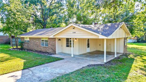 1108 Se E St, Bentonville, AR, 72712-6434 | Card Image