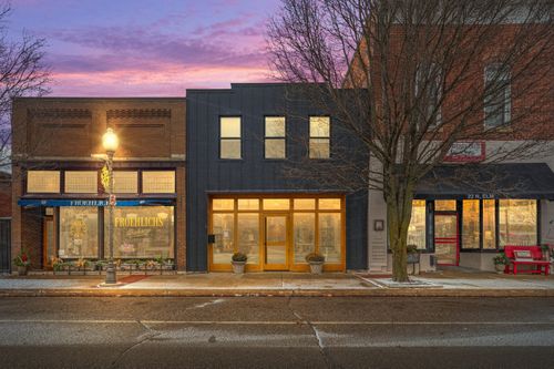 24 N Elm St, Three Oaks, MI, 49128-1118 | Card Image