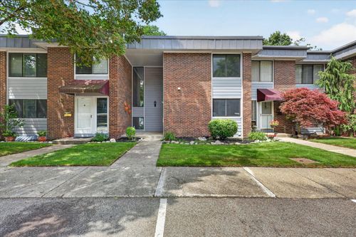 2437 Hampton Ct Se, Grand Rapids, MI, 49546-6104 | Card Image