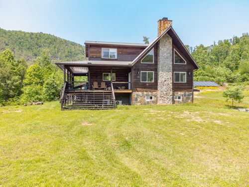 146 W Green Briar Ln, Green Mountain, NC, 28740-0262 | Card Image