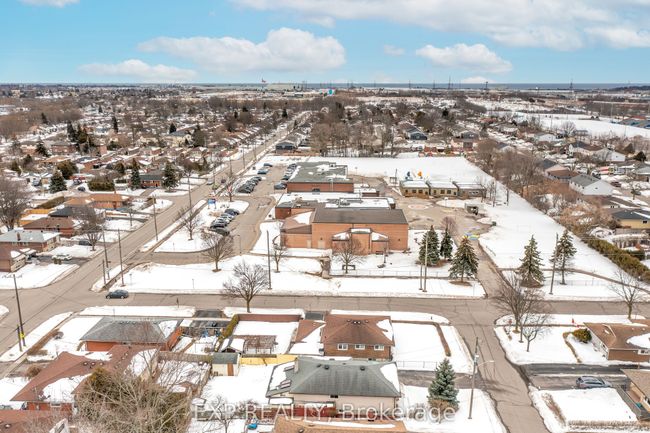 679 Frobisher Crt, House attached with 5 bedrooms, 3 bathrooms and 4 parking in Oshawa ON | Image 39