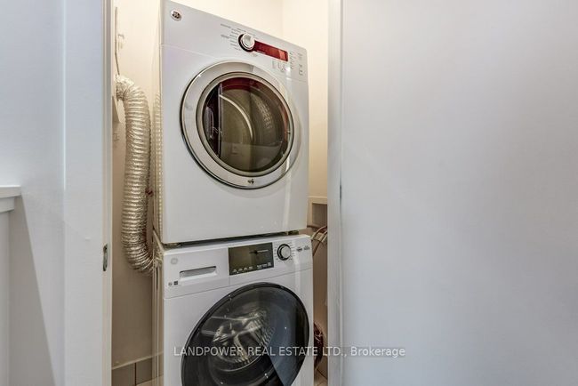 991 Dundas St E, House attached with 3 bedrooms, 3 bathrooms and 1 parking in Toronto ON | Image 30