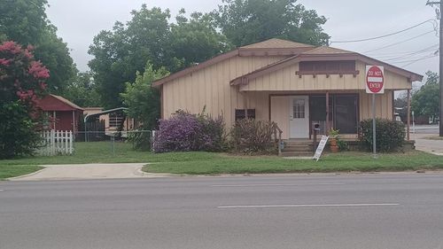 315 W Hubbard St, Mineral Wells, TX, 76067-4844 | Card Image
