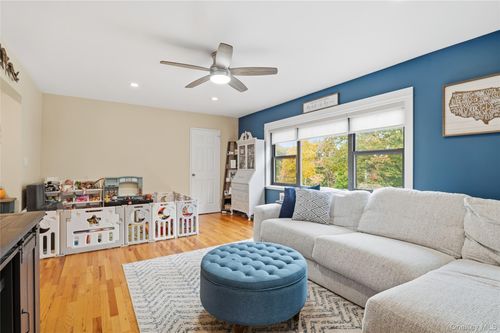 apt-d-317 Main St, Roslyn, NY, 11576-2118 | Card Image