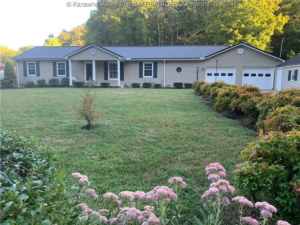 Green Valley Dr, Saint Albans, WV 25177