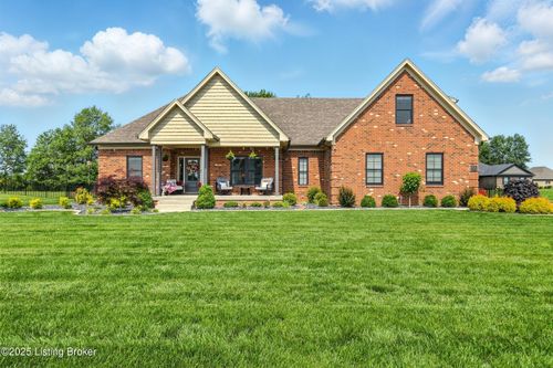 131 Gavin Dr, Shepherdsville, KY, 40165-6923 | Card Image